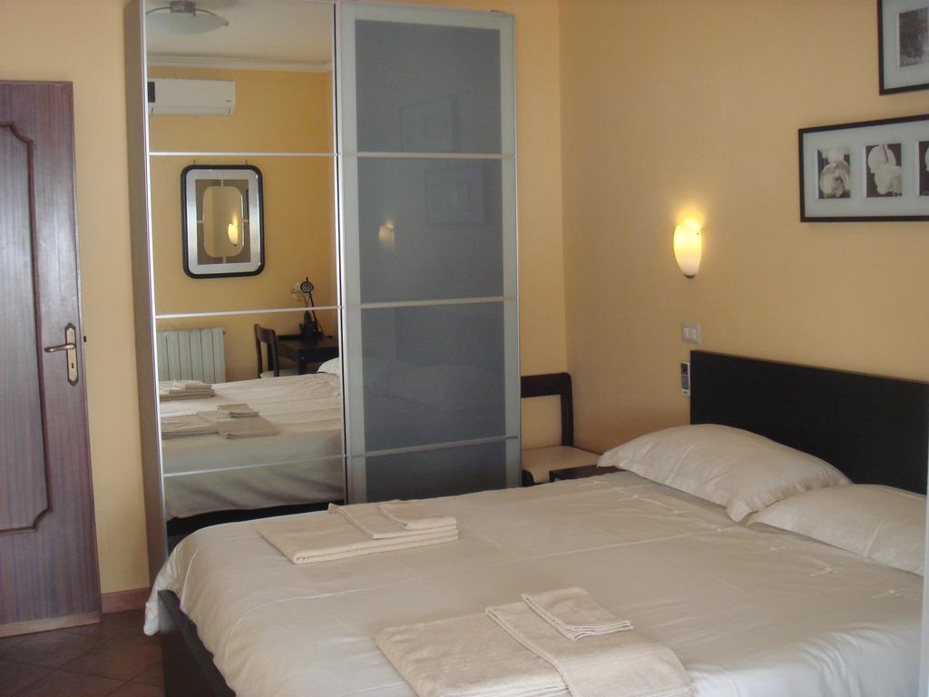 Tano'S Apartamento Giardini Naxos Quarto foto